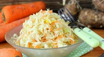 Salad in sauerkraut and Jerusalem artichokes